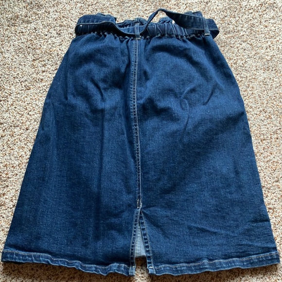 Knee-length denim skirt with button fly and tie waist - Picture 3 of 3